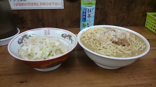 「麺増し大(ヤサイアブラカラメ)￥８００」@ラーメン二郎 品川店の写真