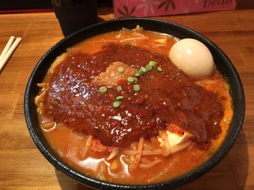 「味玉どて辛めん 普通盛り 辛さ普通 ニンニク少なめ あぶら少なめ」@どてちん 習志野店の写真