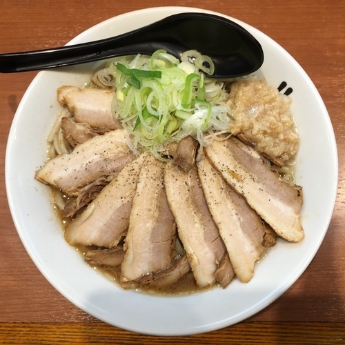 「肉盛りラーメン680円」@ラーメン 肉を喰らえ！！ 日吉総本店の写真