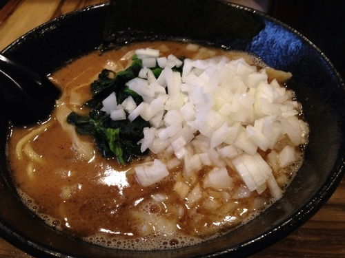 「大和田魚介チャーシュー麺 + タマネギ」@麺屋 大和田の写真
