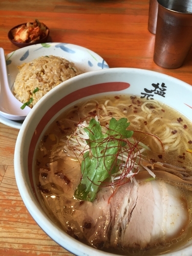 「天然塩ラーメン  半チャンセット」@京都 塩元帥の写真