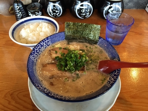 「博多とんこつラーメン620円+ライス&替え玉セット150円」@博多ラーメン鶴亀堂 北名古屋店の写真