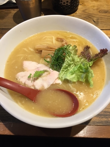 「鶏白湯ラーメン  大盛  890円」@麺屋 翔 西新宿本店の写真