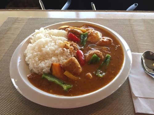 「チキンカレー（野菜トッピング）」@マヒマヒの写真