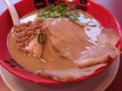 「豚トロチャーシューメンこってり並+納豆」@天下一品 神楽坂店の写真