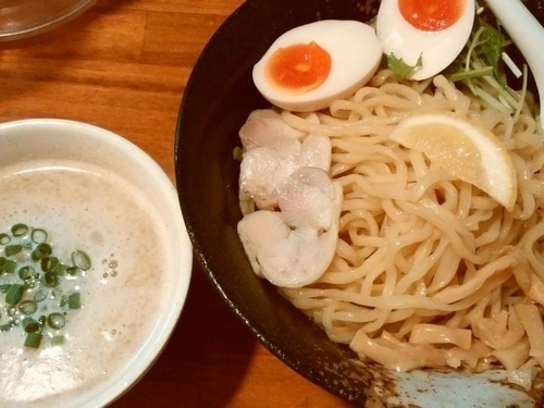 「味玉入り濃厚鶏つけ麺（中盛）」@濃厚鶏白湯らーめん 麺屋一楽の写真