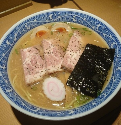 「特製中華そば」@中華そば 青葉 飯田橋店の写真