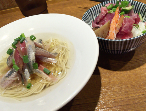 「【限定】冷やしいわしそば490円　海鮮丼400円」@寿製麺よしかわ 川越店の写真