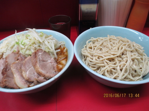 「小ラーメン豚入¥790　つけ麺￥100」@ラーメン二郎 中山駅前店の写真