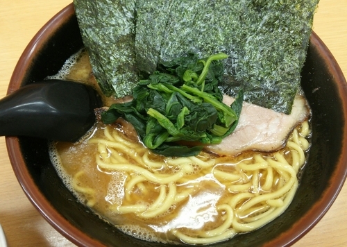 「ラーメン普通盛り＋半ライス　500＋50円」@麺家 威風堂堂 祖師谷大蔵本店の写真