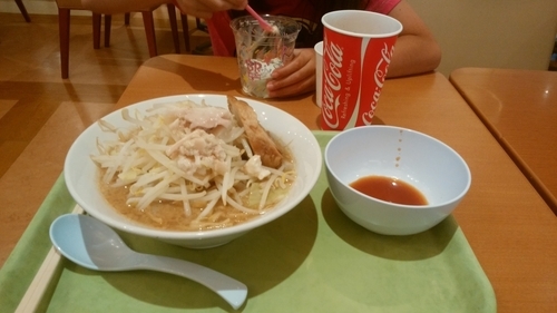 「ラーメン　アブラ」@ジャンクガレッジ イオンレイクタウンmori店の写真
