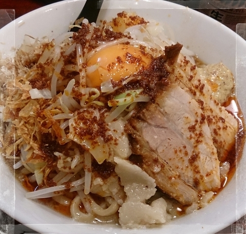 「「まぜ 750えん」「赤 50えん」」@ゴリラーメンの写真