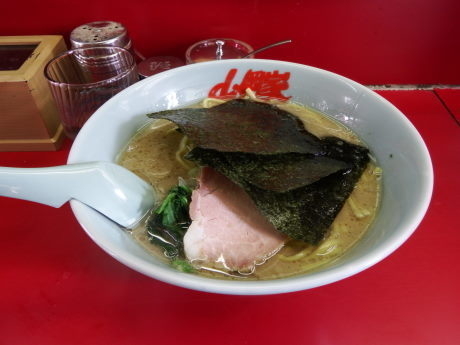 「醤油ラーメン　普通」@ラーメン山岡家 南2条店の写真