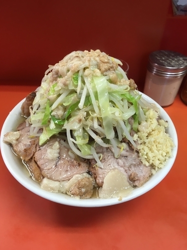 「豚ダブル¥900円（ニンニク、アブラ）」@ラーメン二郎 神田神保町店の写真