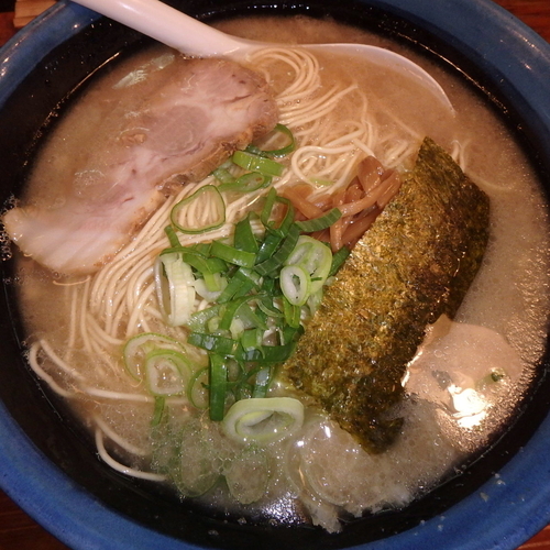 「らーめん(680円)(塩)(バリカタ)」@九州らーめん もとまるの写真