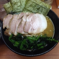 ラーメン、チャーシューほうれん草増し