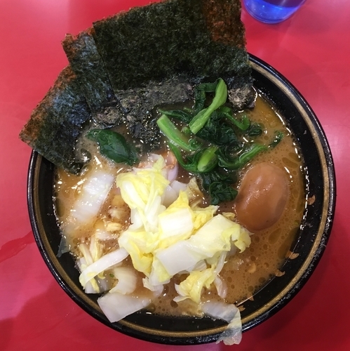 「ラーメン670円+味玉60円+白菜30円」@家系総本山 ラーメン吉村家の写真