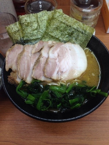 「ラーメン、チャーシューほうれん草増し」@横浜らーめん 若武者の写真