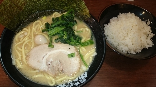 「ラーメン(680円)＋小ライス(100円)」@町田商店 横浜駅前店の写真