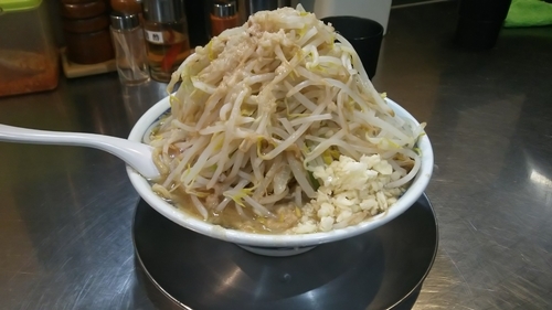 「醤油らーめん(野菜多目、麺400g、ニンニク)」@らーめん大 京都深草店の写真