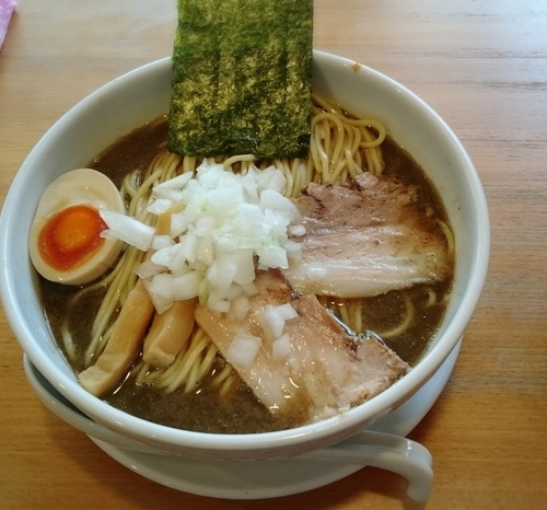 「煮干しそば 中 半玉 800円」@煮干そば とみ田の写真