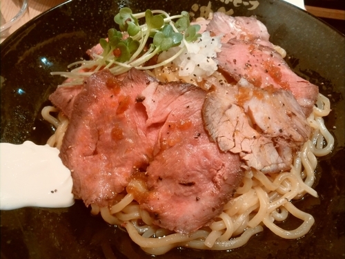 「ローストビーフ油そば」@ローストビーフ油そば ビーストの写真