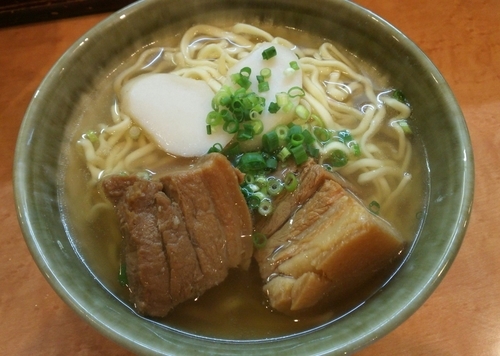 「ラフティそば　880円」@沖縄そば やんばる 新宿本店の写真