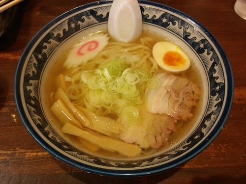 「しょうゆらーめん」@手打ちらーめん麺之介の写真