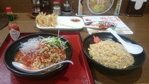 「トマト冷めん、チャーハン、餃子W」@8番ラーメン 犀川大橋店の写真