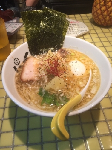 「パイナップル海老塩ラーメン いっぱいん」@パイナップルラーメン屋さん パパパパパインの写真