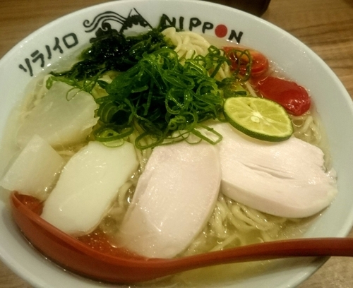 「冷やし煮干しの塩ラーメン（１日３０食限定）」@ソラノイロ NIPPONの写真