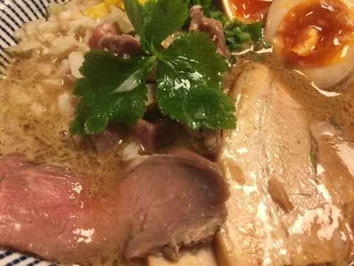 「ラム煮干中華そば（全部のせ）」@自家製麺 MENSHO TOKYOの写真