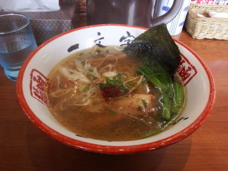 「塩らーめん　半麺」@函館麺や 一文字 函館本店の写真
