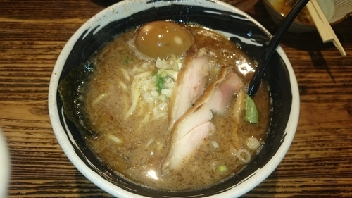 「コク醤そば(760円)大盛り無料＋味玉(100円)」@麺場 浜虎 横浜店の写真