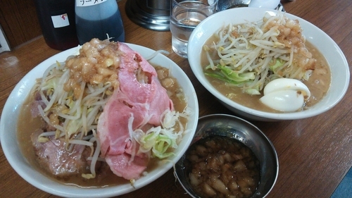 「ラーメン少+ローストポーク（ヤサイアブラ）」@ラーメンの店 どでん 北浦和店の写真