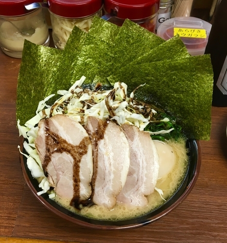 「まくりやスペシャル+ざく切りキャベツ」@横浜家系ラーメン まくり家の写真