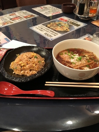 「醤油ラーメンと半チャーハン」@東竜の写真