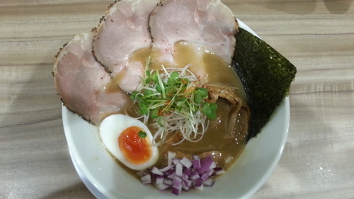 「とんこつラー麺」@ラー麺 陽はまた昇る 伏見稲荷駅前本店の写真