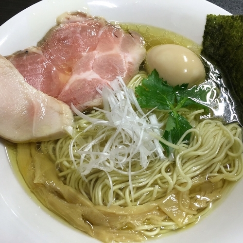 「鶏清湯 塩ラーメン（奥久慈シャモ使用）＋味玉」@へべれ家の写真