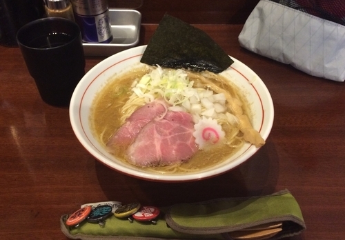 「煮干そば」@煮干中華そば 鈴蘭 新宿店の写真