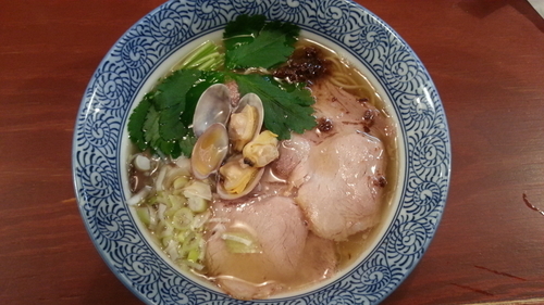 「熟成但馬牛の牛骨と貝の塩そば 限定20食」@頑固麺の写真