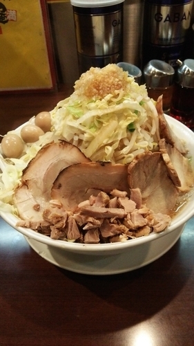 「豚玉みちる麺 中盛」@ガツ盛リラーメン みちる屋 松戸店の写真