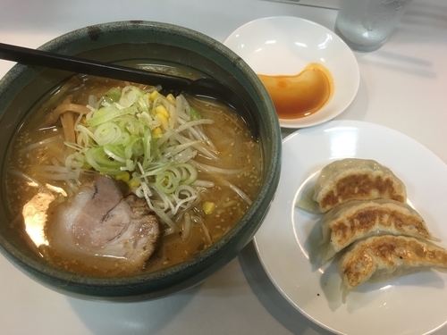 「みそらーめん800円、半餃子200円」@パンケ 習志野店の写真