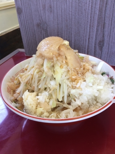 「ラーメン小ニンニクアブラカラメ玉ねぎ」@ジラフの写真