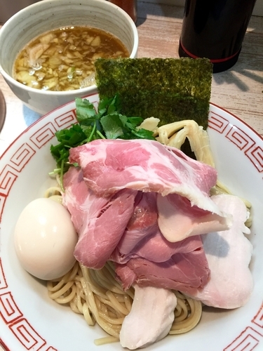 「【気まぐれ限定＞】イカ煮干しつけめん￥900＋特製￥200」@中華そば 四つ葉の写真