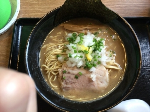 「濃厚豚骨煮干し中華そば730円+和え玉150円」@煮干し中華そば つけ麺 海猫の写真