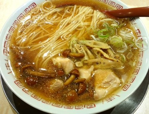 「稲庭中華そば（醤油） 820円」@食堂 七彩の写真