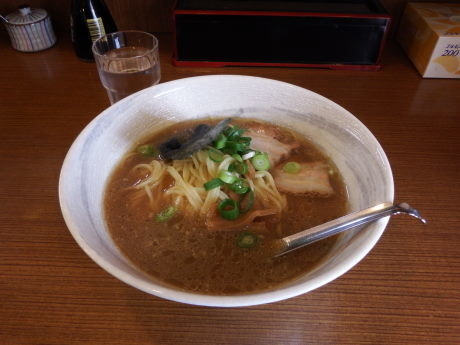 「しょうゆらーめん」@まことやの写真