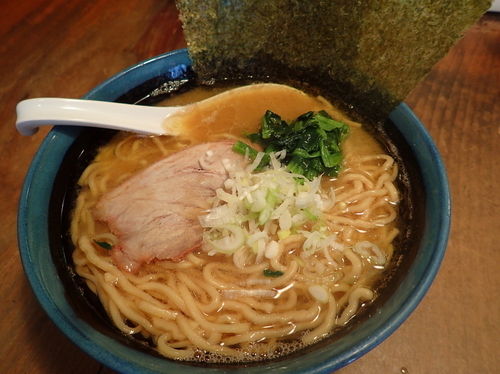 「ラーメン 麺硬め＋味濃いめ＋油多目」@豚骨醤油らーめん 福気の写真