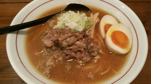 「牛骨正油らーめん(700)半熟玉子(100)」@シマシマトムの写真